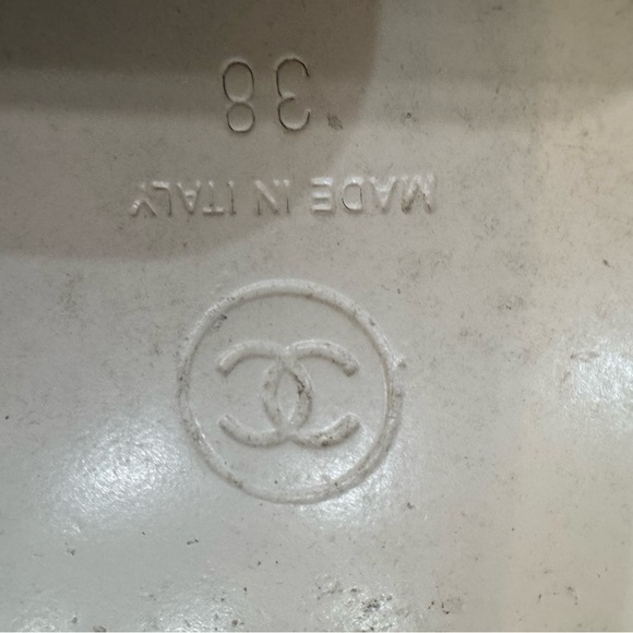 CHANEL Beige Loafers with Gold Detail size 38 - Picture 6 of 7